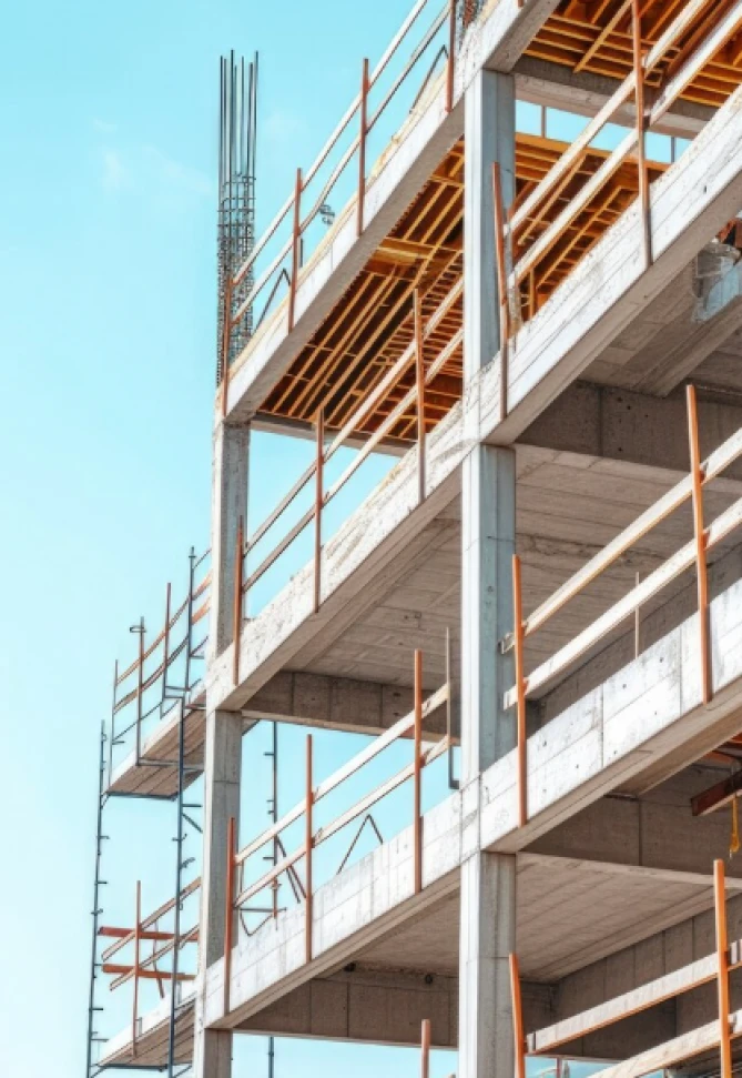 Equipo de C. Pérez trabajando en una construcción de obra nueva
